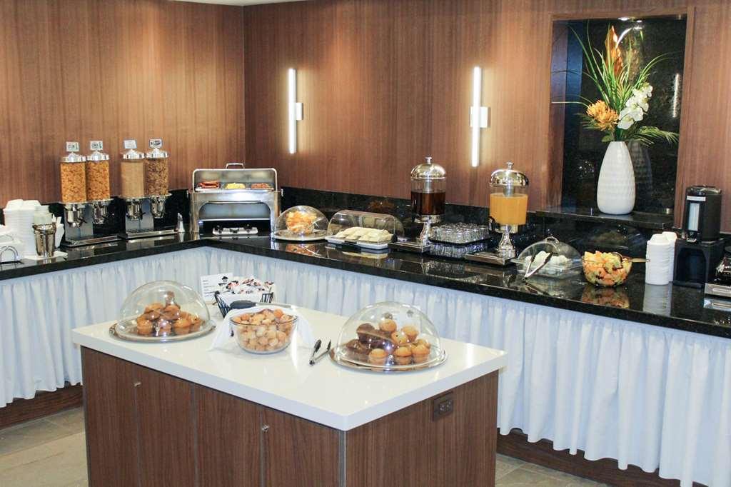 Hotel Welcominns Бушервил Ресторант снимка